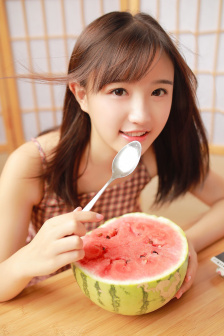 巜商务旅行女老板戴绿色帽的